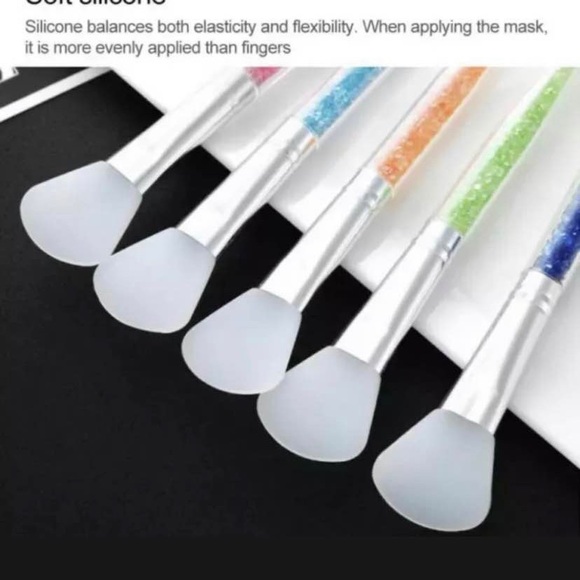 2pcs Silicon Face Mask Applicator (hairless Brush) random color will sent - Picture 5 of 6